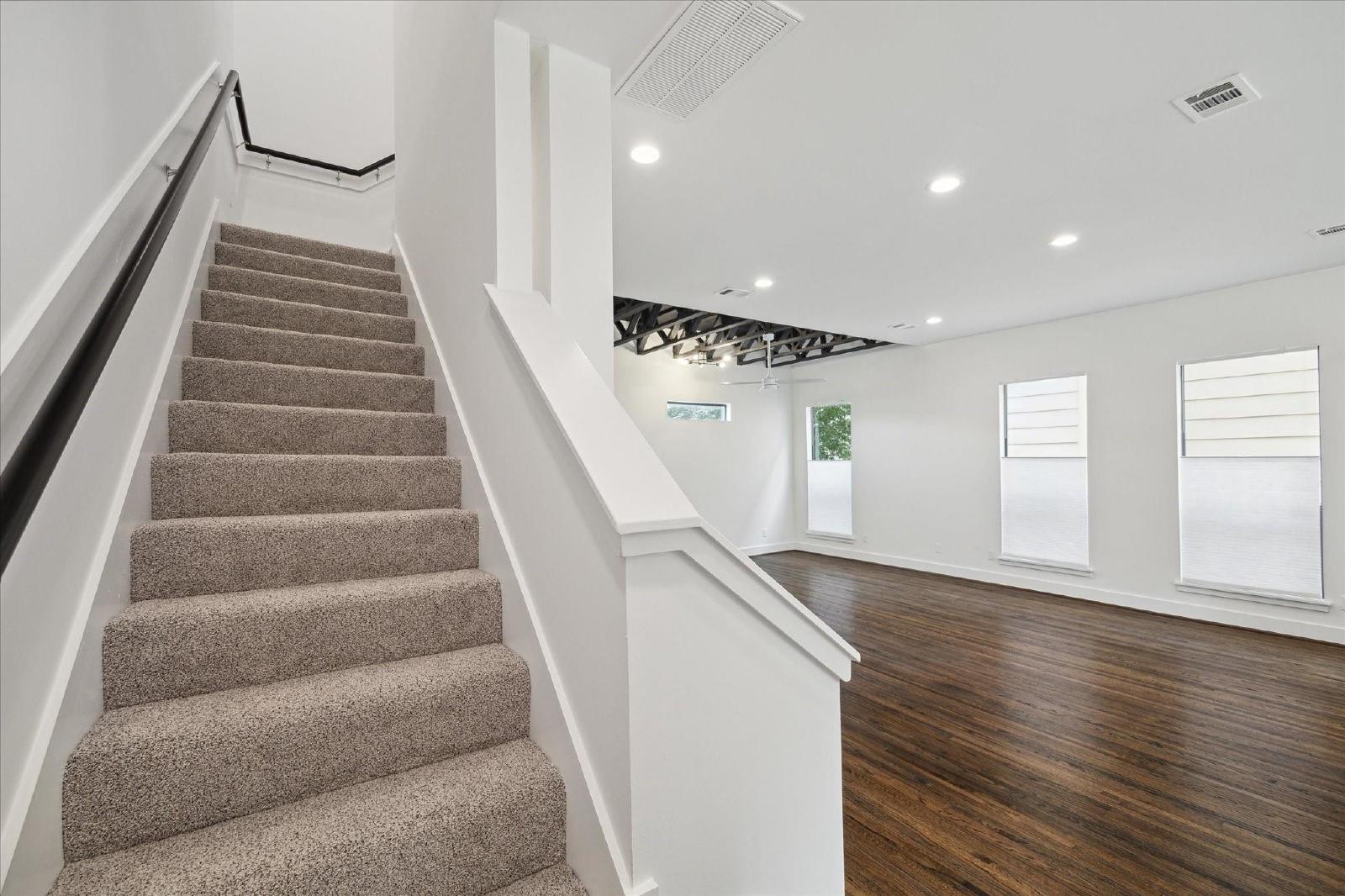 3 Bed Home for Rent in Greater Heights 77008 | 2-Car Garage + Private Backyard property image
