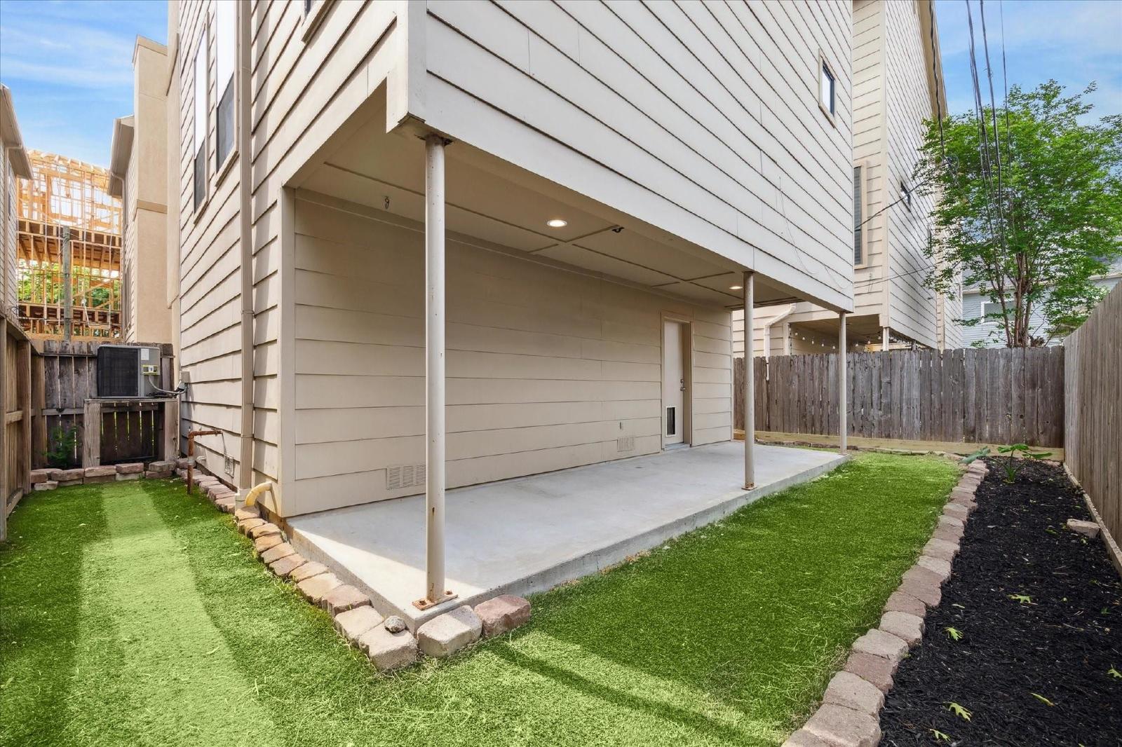 3 Bed Home for Rent in Greater Heights 77008 | 2-Car Garage + Private Backyard property image