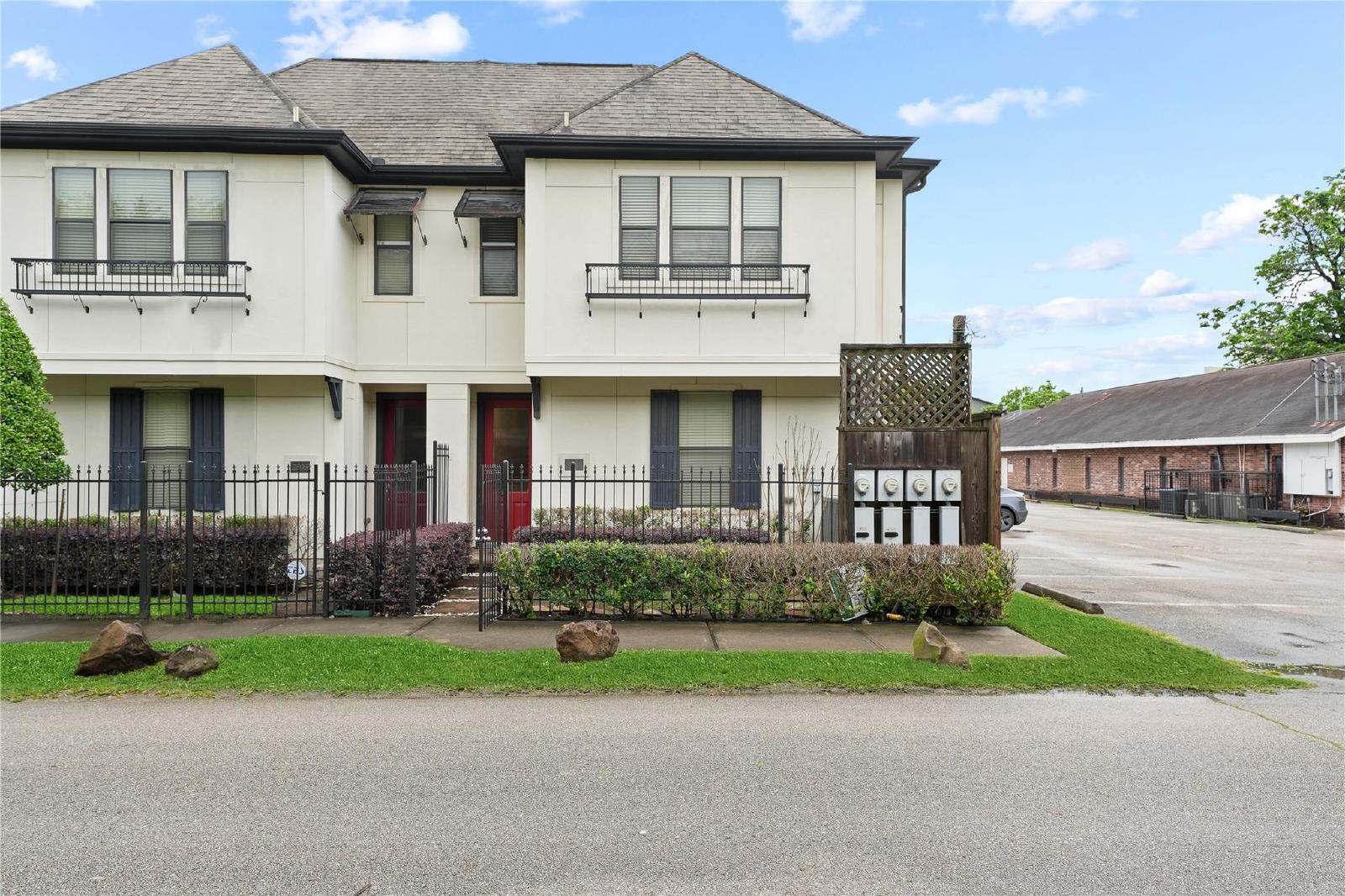 Gated Midtown Townhome | 3BR/2.5BA | 2-Car Garage | Washer & Dryer Included property image