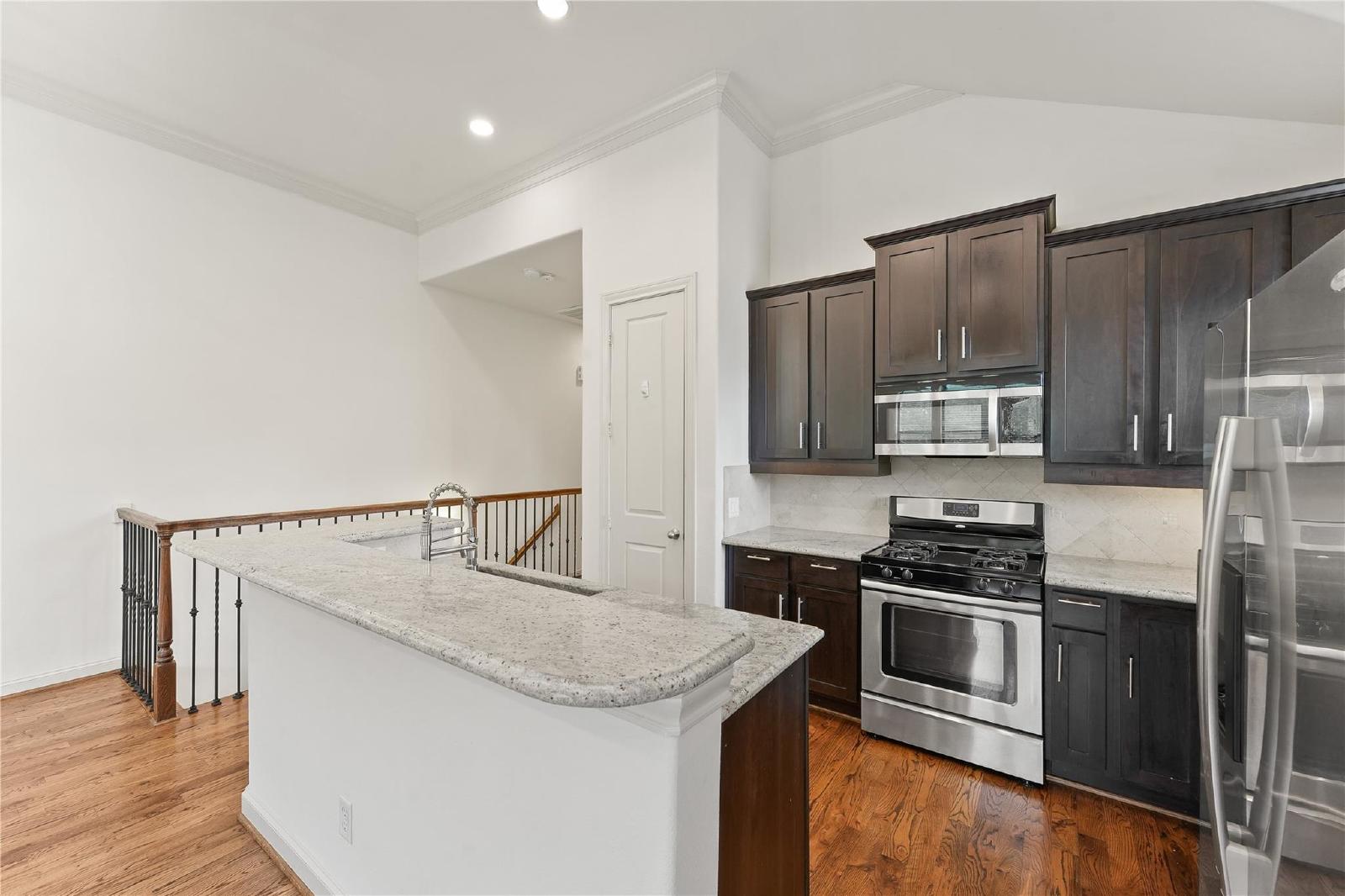 Gated Midtown Townhome | 3BR/2.5BA | 2-Car Garage | Washer & Dryer Included property image