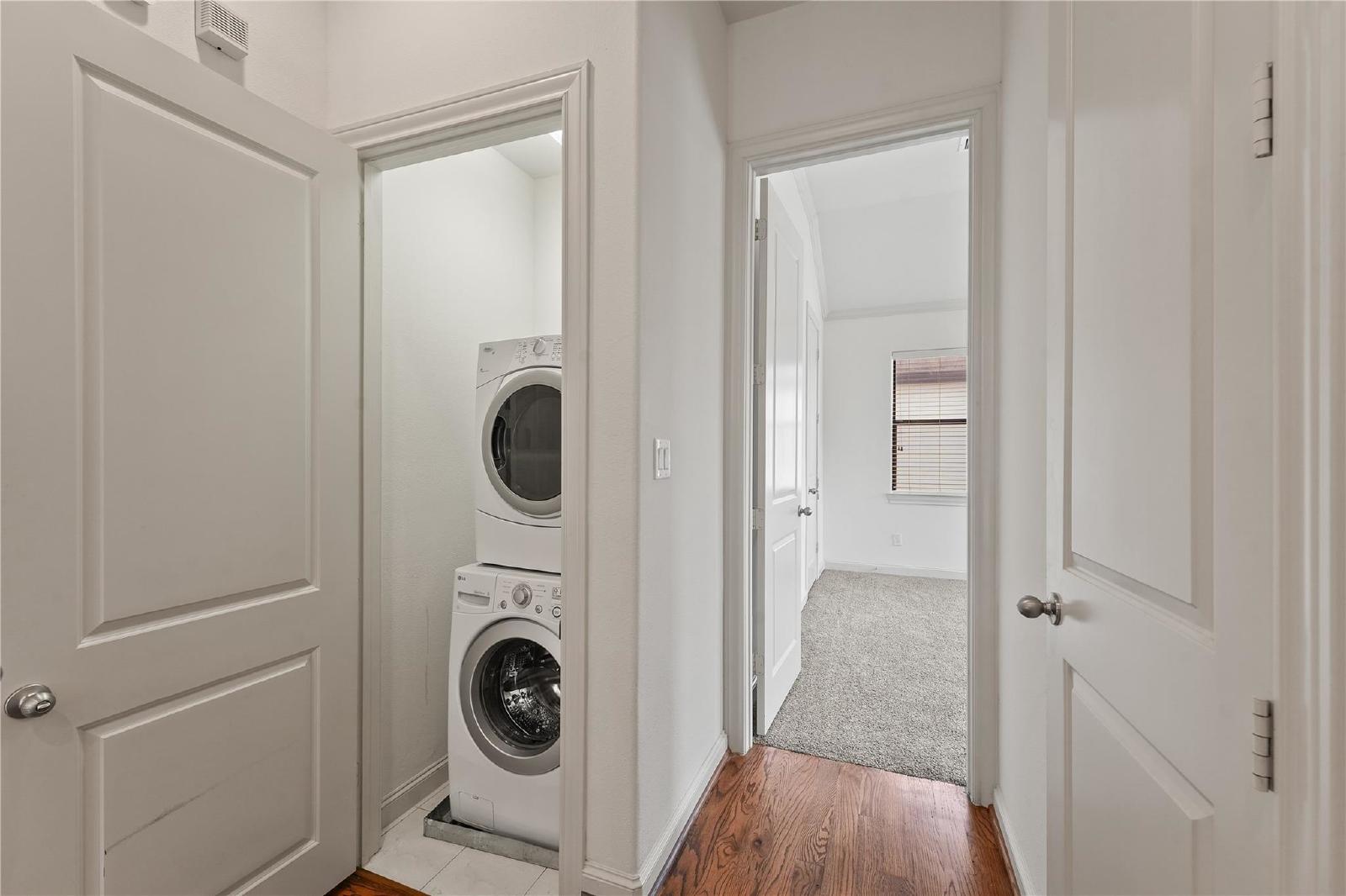 Gated Midtown Townhome | 3BR/2.5BA | 2-Car Garage | Washer & Dryer Included property image