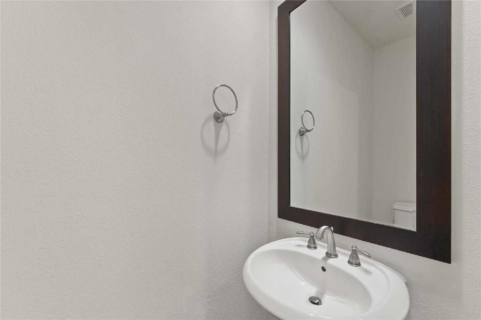 Gated Midtown Townhome | 3BR/2.5BA | 2-Car Garage | Washer & Dryer Included property image