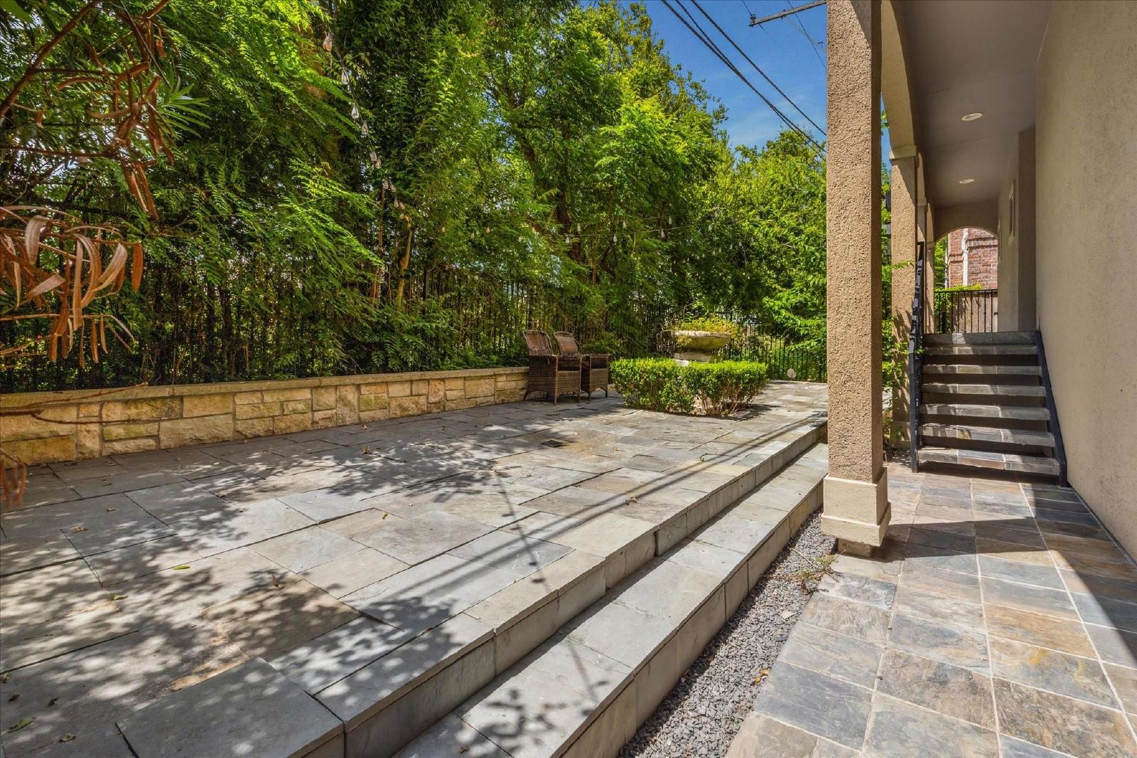 3 Bed Townhome for Rent in 77030 Near Texas Medical Center property image