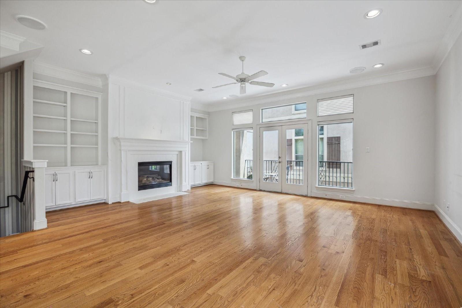 3 Bed Townhome for Rent in 77030 Near Texas Medical Center property image