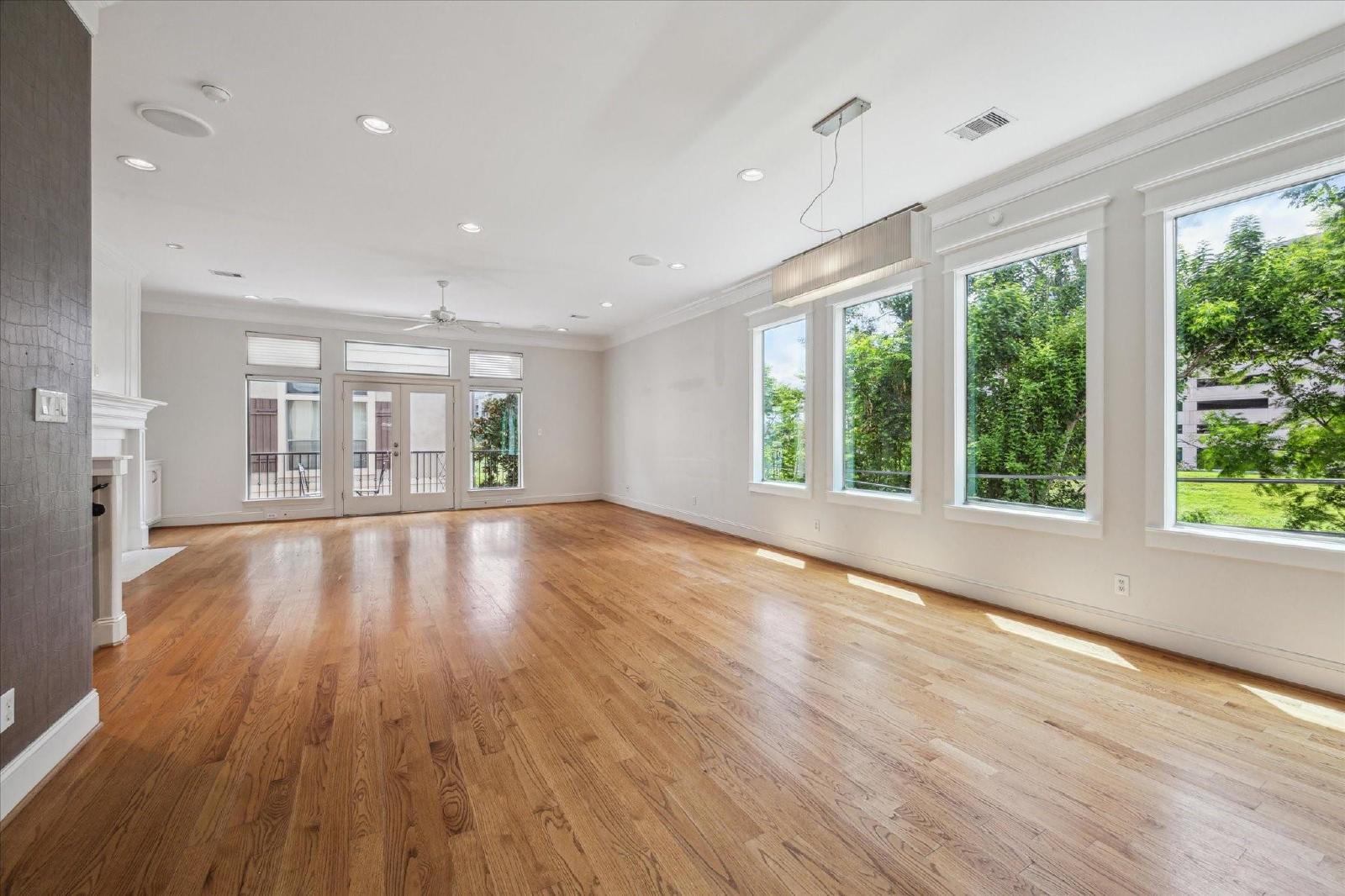 3 Bed Townhome for Rent in 77030 Near Texas Medical Center property image