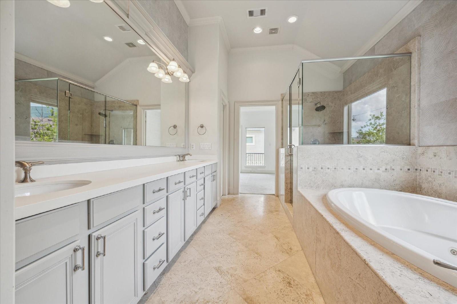 3 Bed Townhome for Rent in 77030 Near Texas Medical Center property image