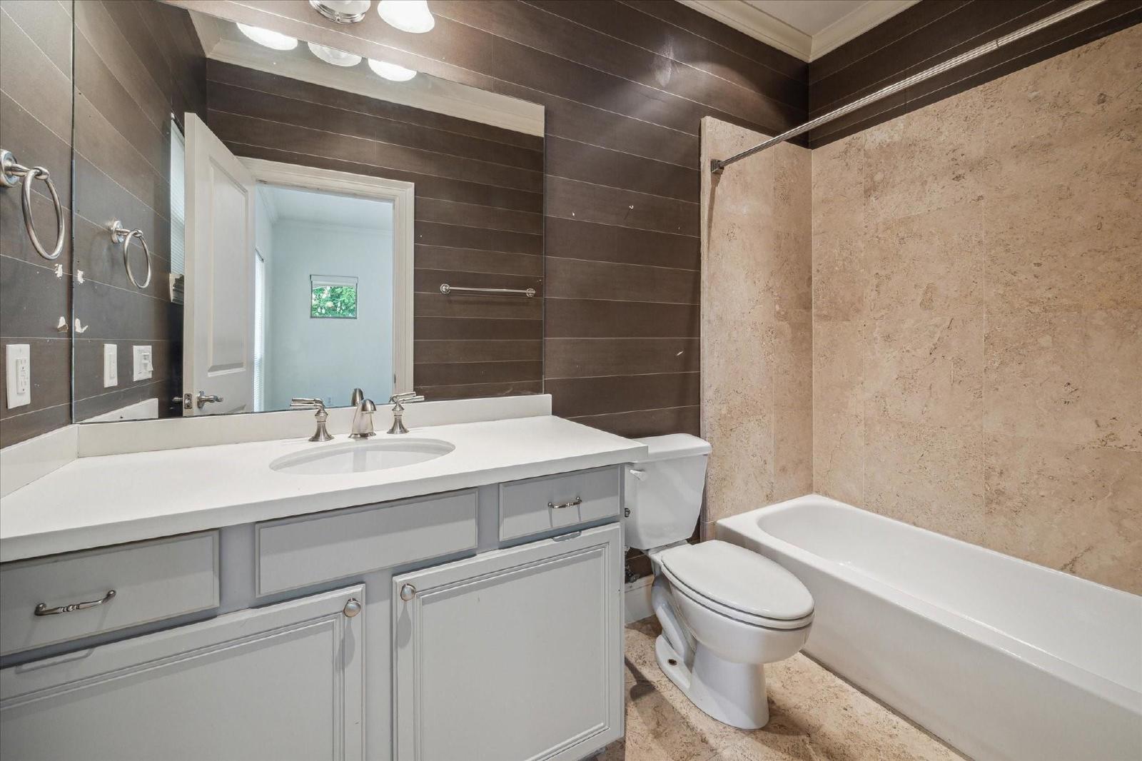 3 Bed Townhome for Rent in 77030 Near Texas Medical Center property image