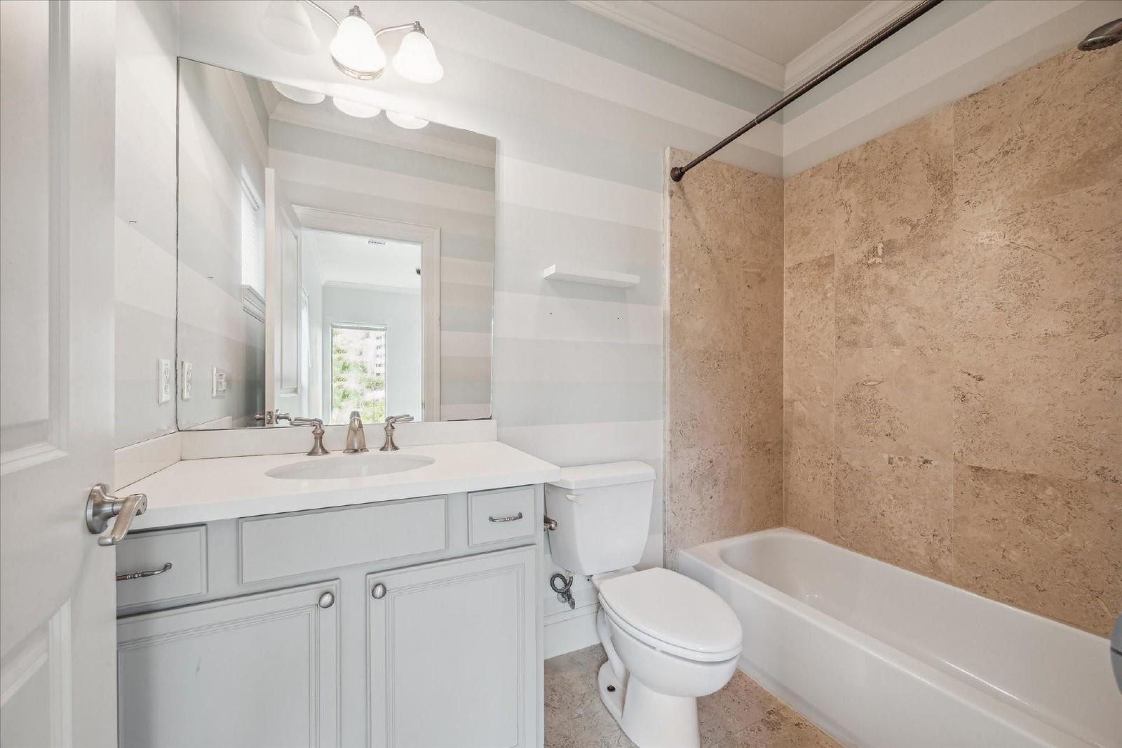 3 Bed Townhome for Rent in 77030 Near Texas Medical Center property image