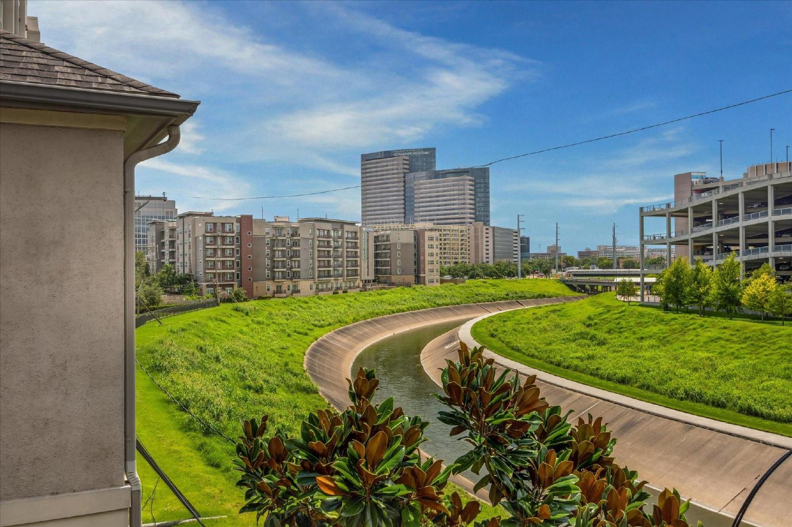 3 Bed Townhome for Rent in 77030 Near Texas Medical Center property image