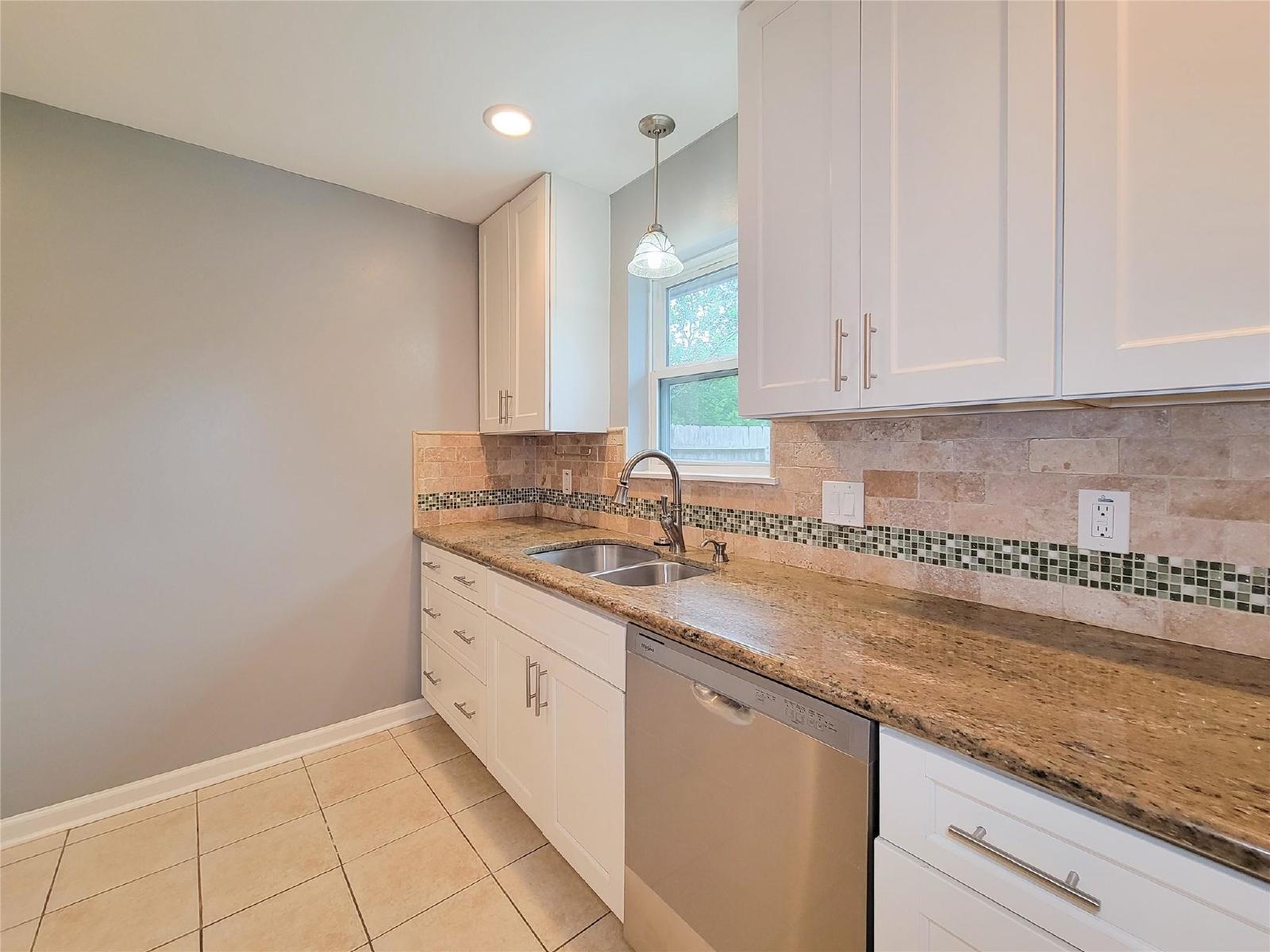3 Bed Home for Rent in Westbury 77035 with Large Fenced Yard & Deck property image