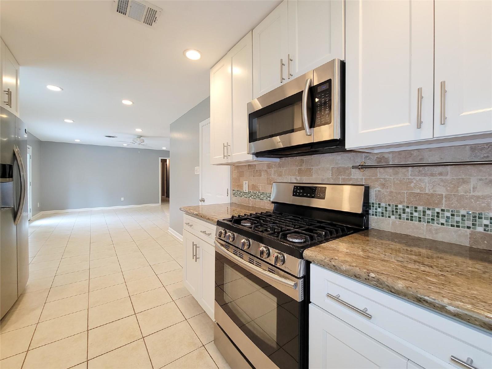 3 Bed Home for Rent in Westbury 77035 with Large Fenced Yard & Deck property image