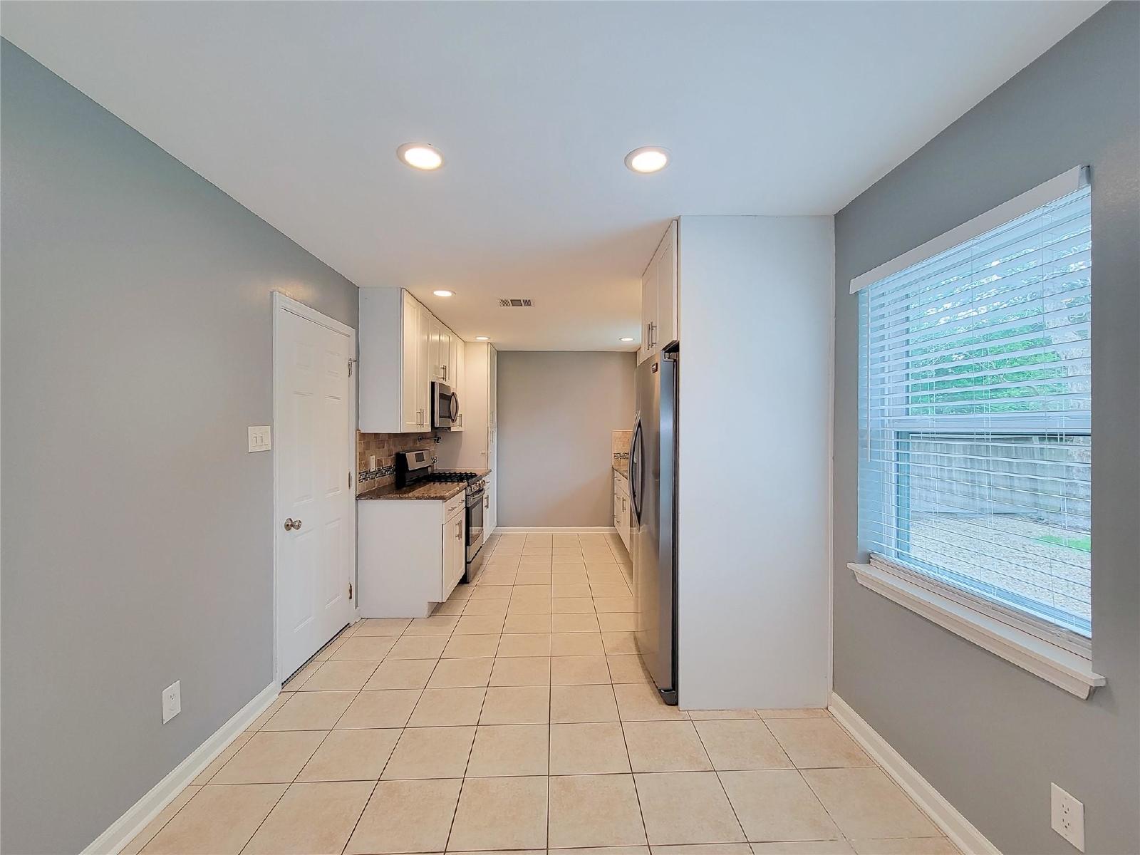 3 Bed Home for Rent in Westbury 77035 with Large Fenced Yard & Deck property image