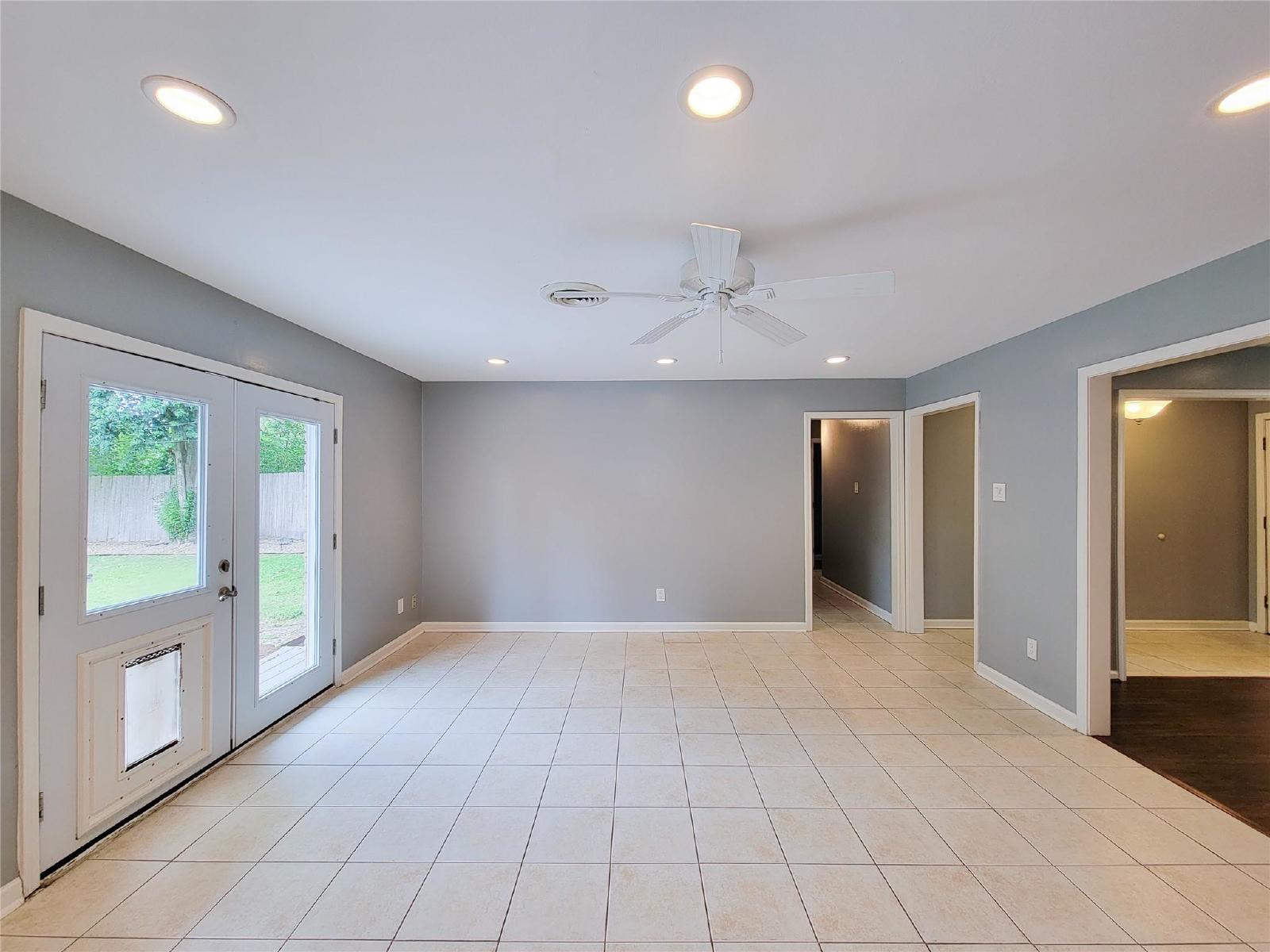 3 Bed Home for Rent in Westbury 77035 with Large Fenced Yard & Deck property image