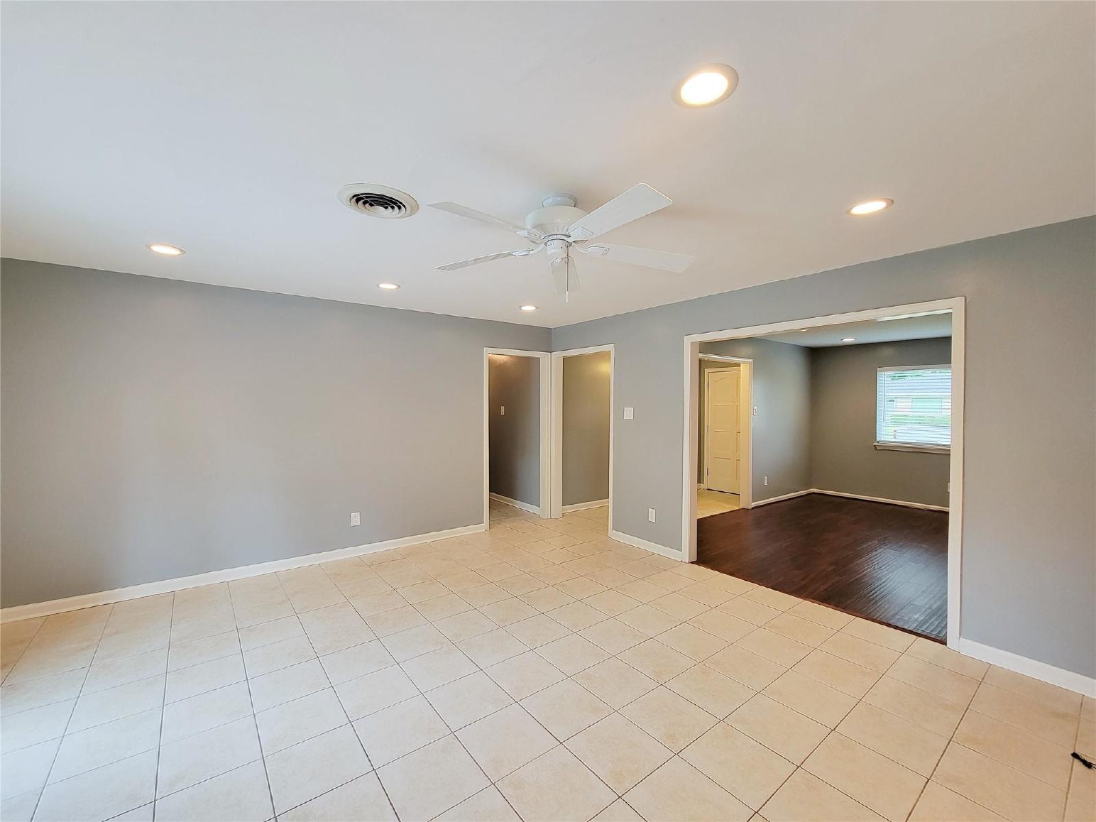 3 Bed Home for Rent in Westbury 77035 with Large Fenced Yard & Deck property image
