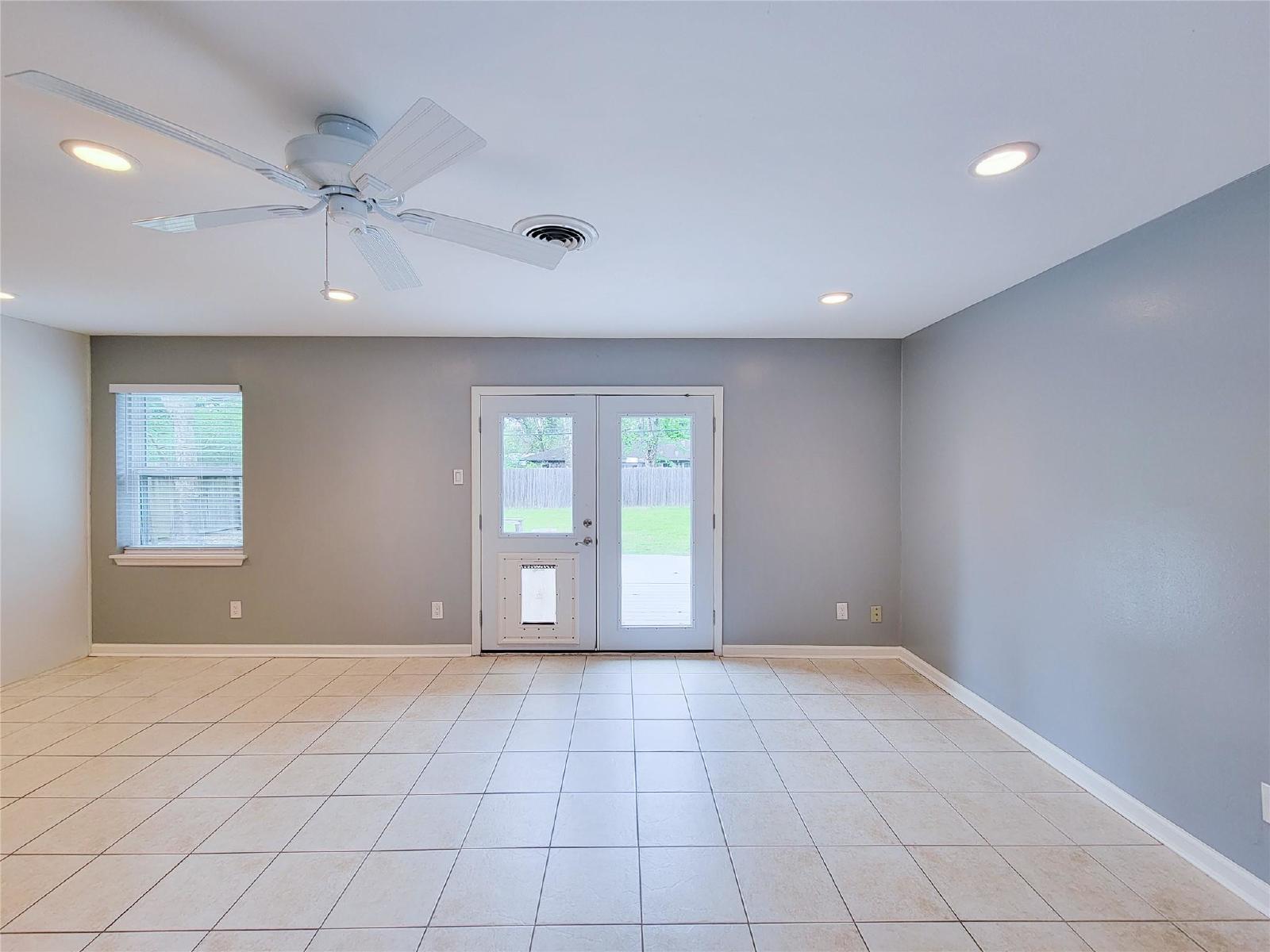 3 Bed Home for Rent in Westbury 77035 with Large Fenced Yard & Deck property image