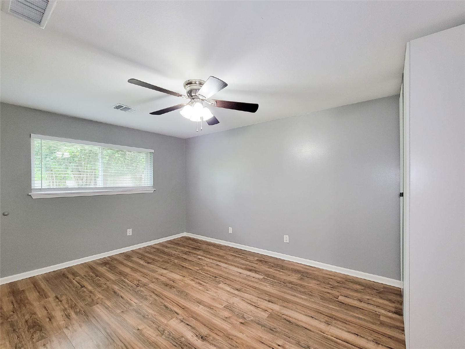 3 Bed Home for Rent in Westbury 77035 with Large Fenced Yard & Deck property image