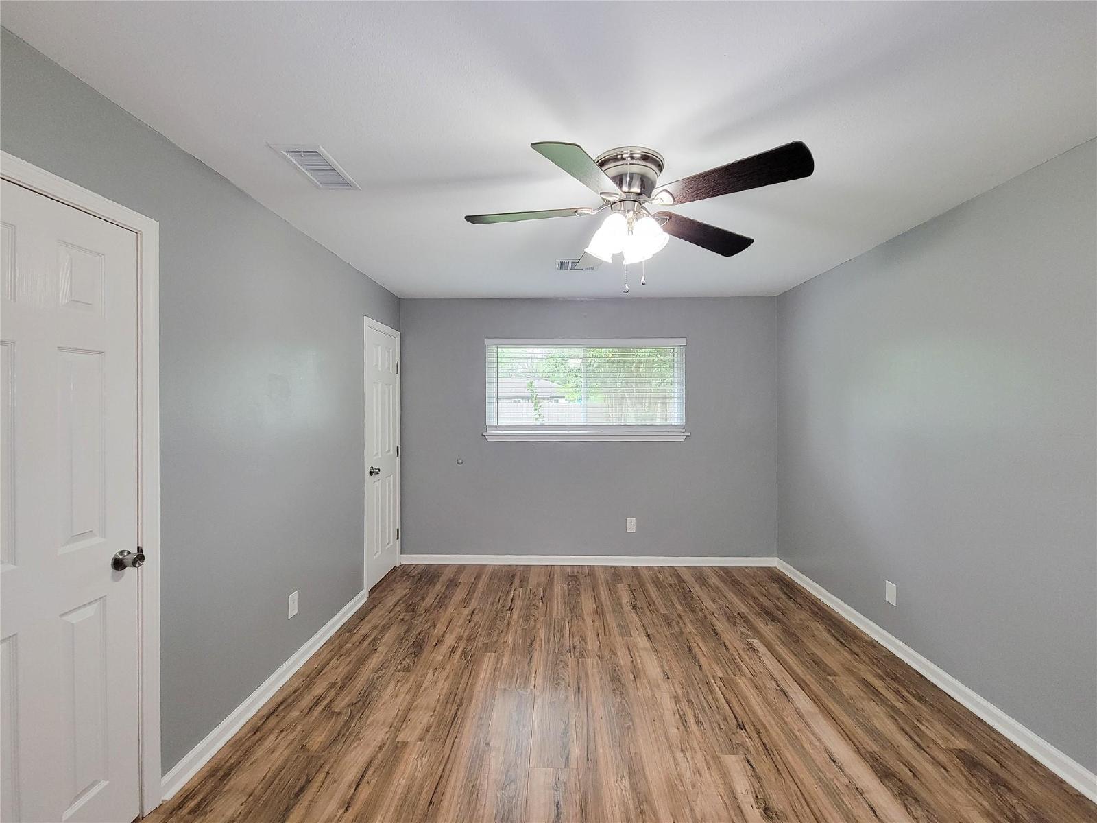 3 Bed Home for Rent in Westbury 77035 with Large Fenced Yard & Deck property image