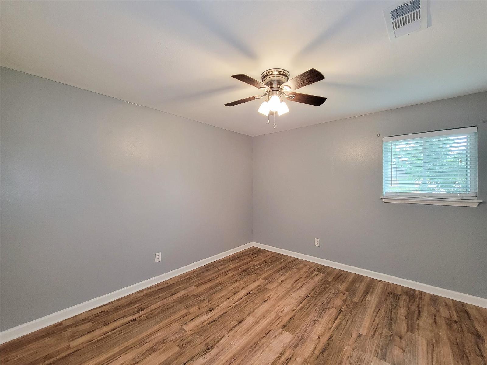 3 Bed Home for Rent in Westbury 77035 with Large Fenced Yard & Deck property image