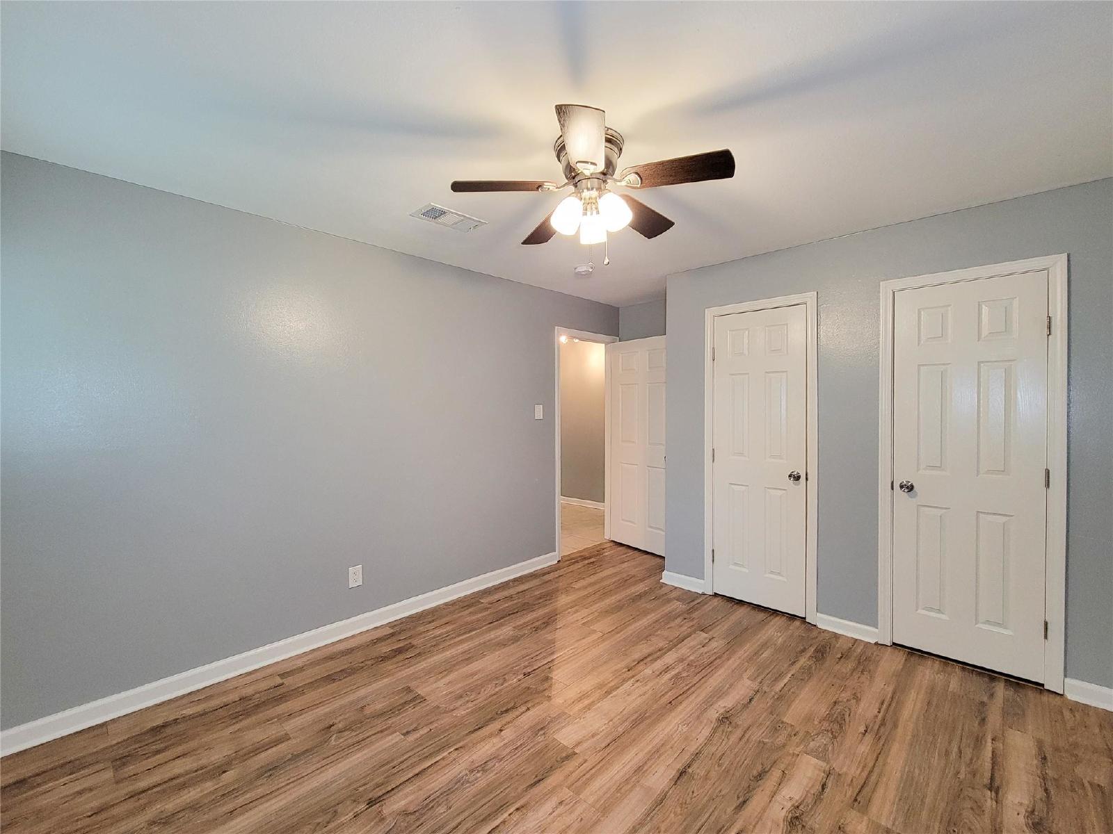 3 Bed Home for Rent in Westbury 77035 with Large Fenced Yard & Deck property image