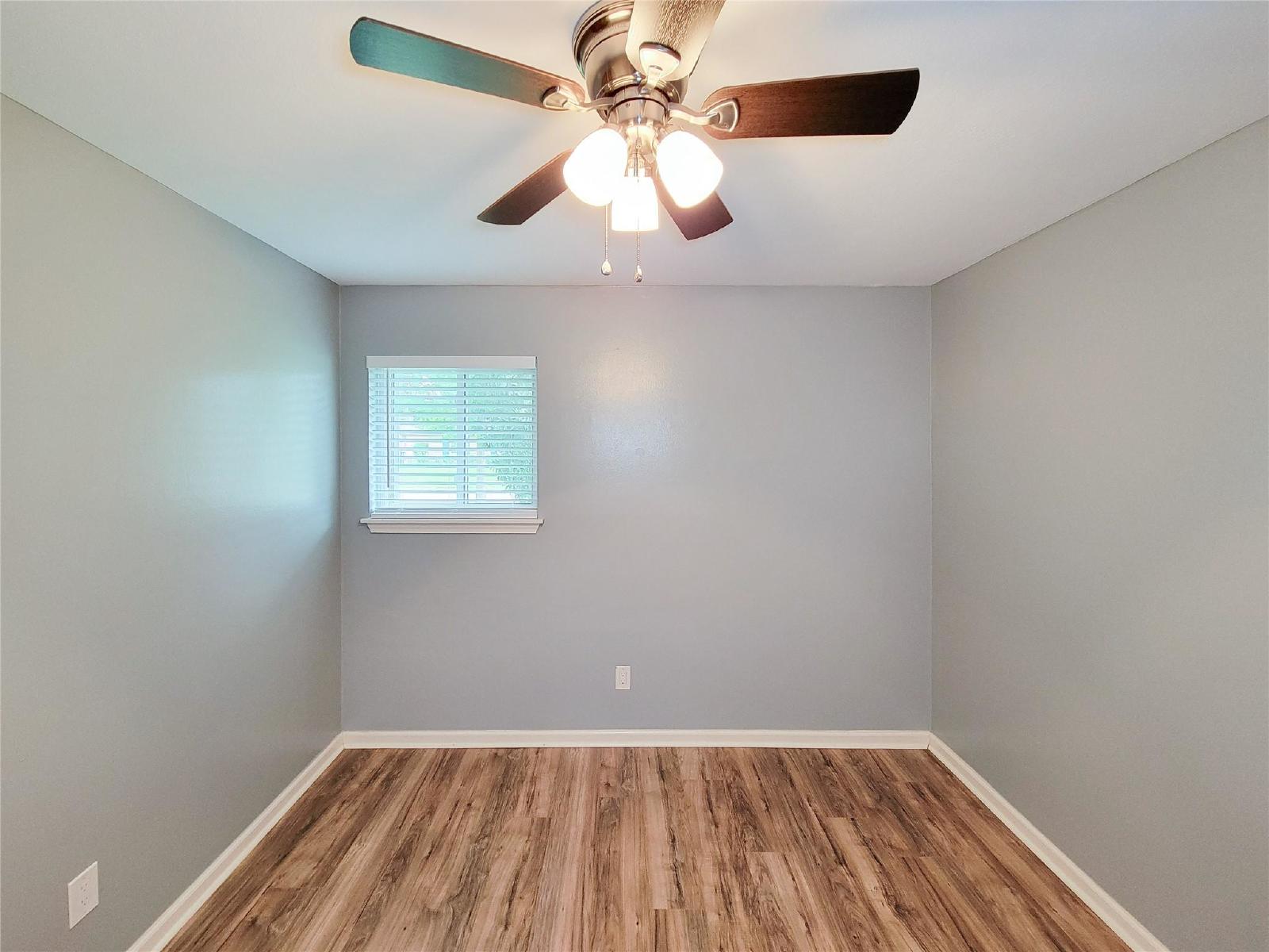 3 Bed Home for Rent in Westbury 77035 with Large Fenced Yard & Deck property image