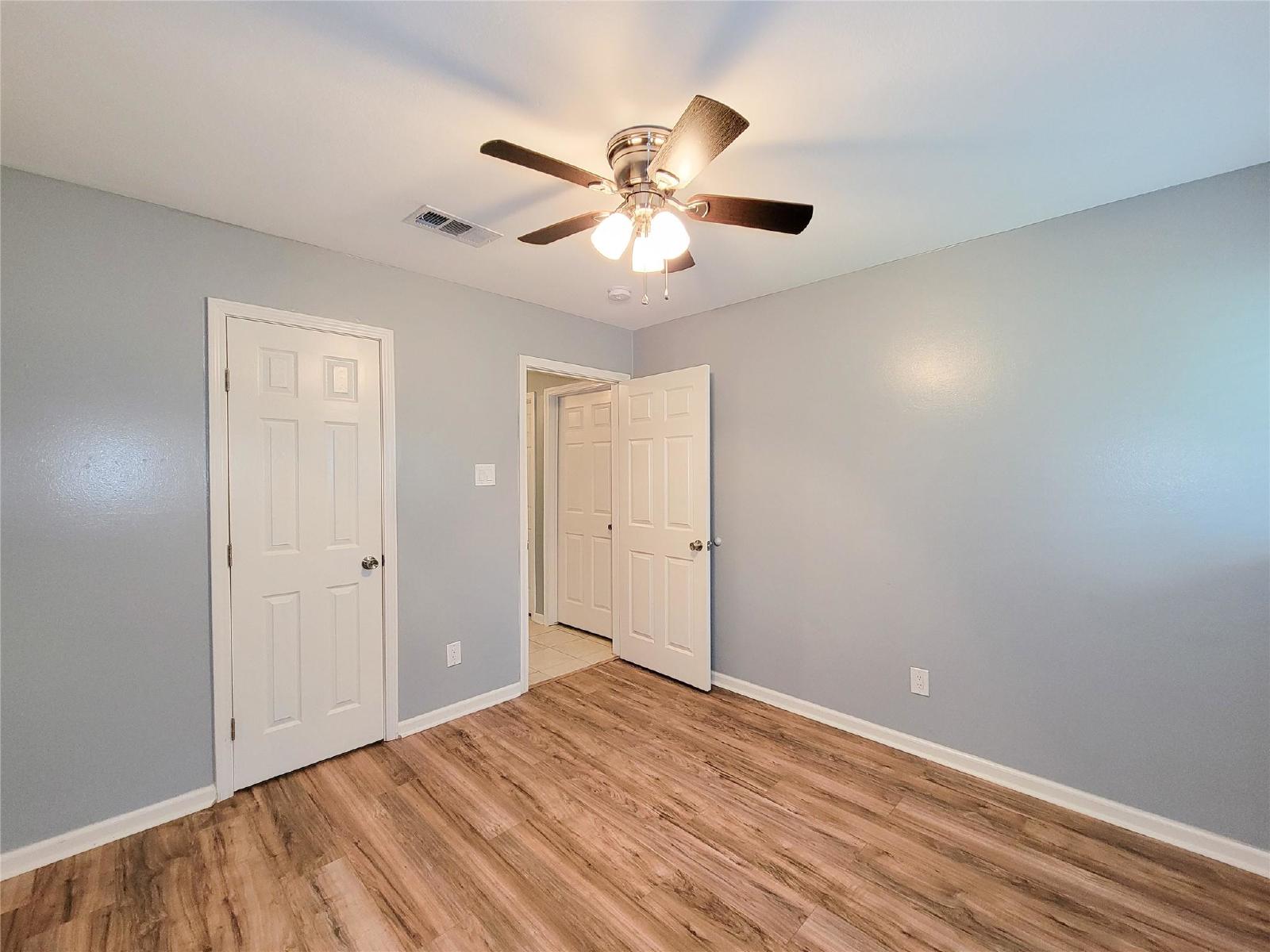 3 Bed Home for Rent in Westbury 77035 with Large Fenced Yard & Deck property image