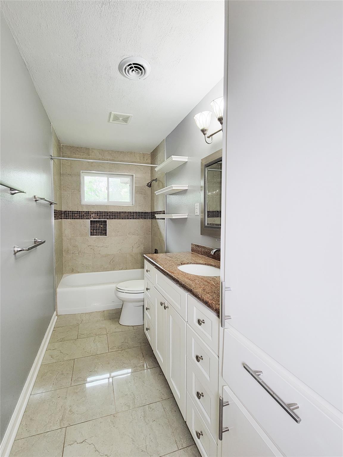 3 Bed Home for Rent in Westbury 77035 with Large Fenced Yard & Deck property image