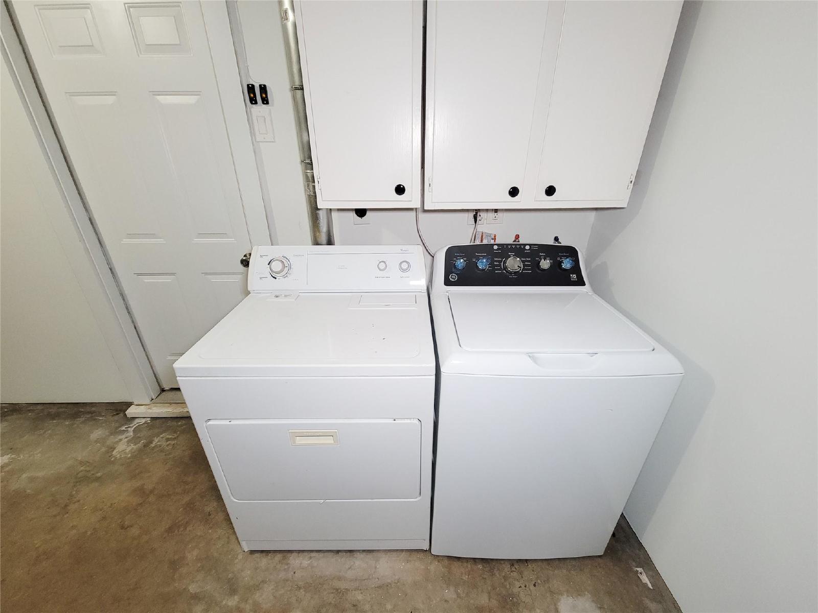 3 Bed Home for Rent in Westbury 77035 with Large Fenced Yard & Deck property image