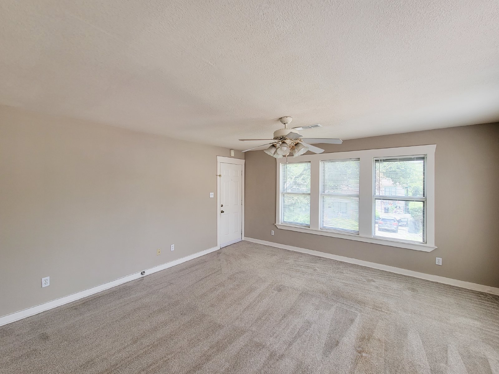 2 Bed Upper-Level Duplex for Rent in North Norhill, Houston TX 77009 property image