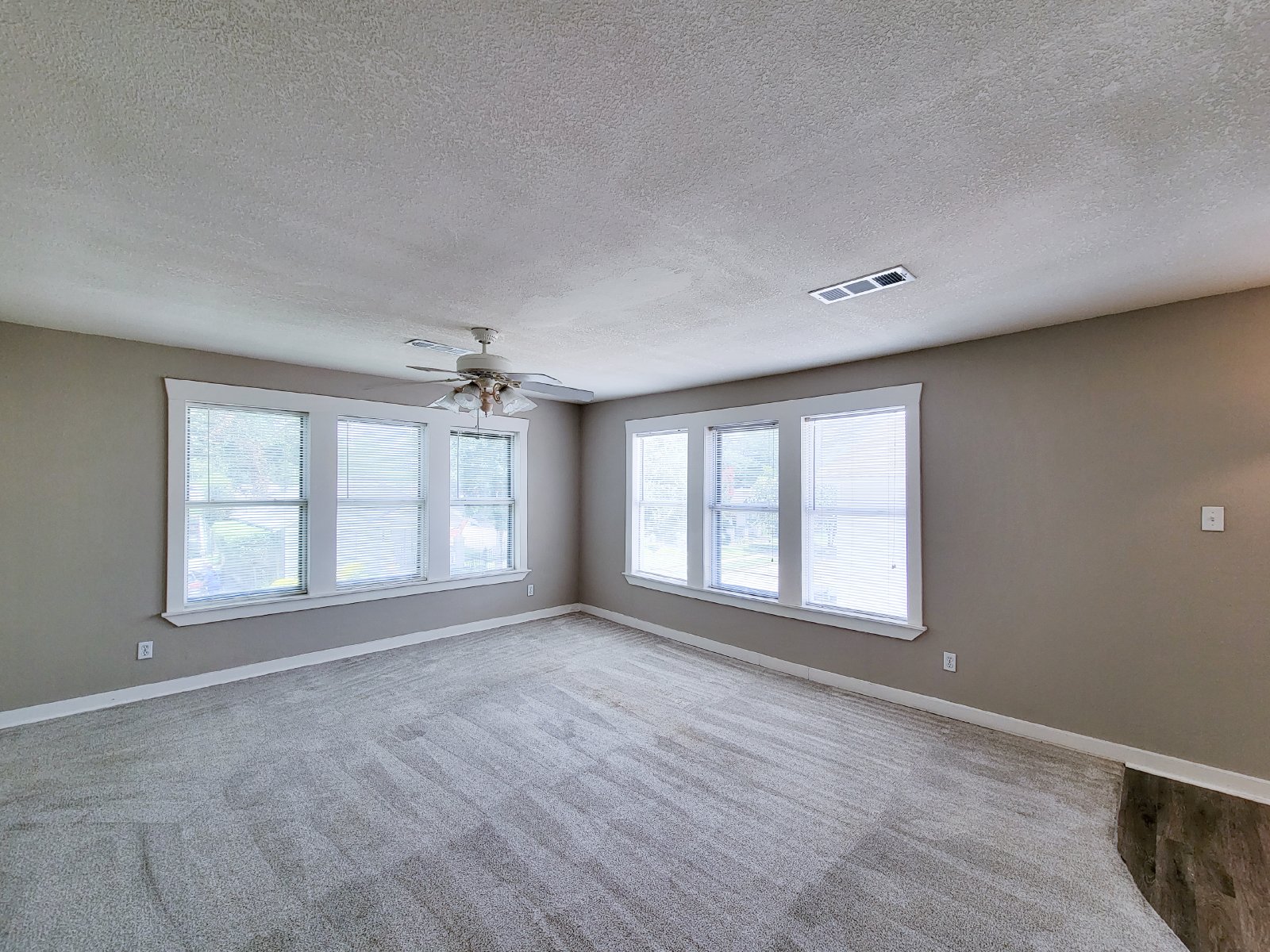 2 Bed Upper-Level Duplex for Rent in North Norhill, Houston TX 77009 property image