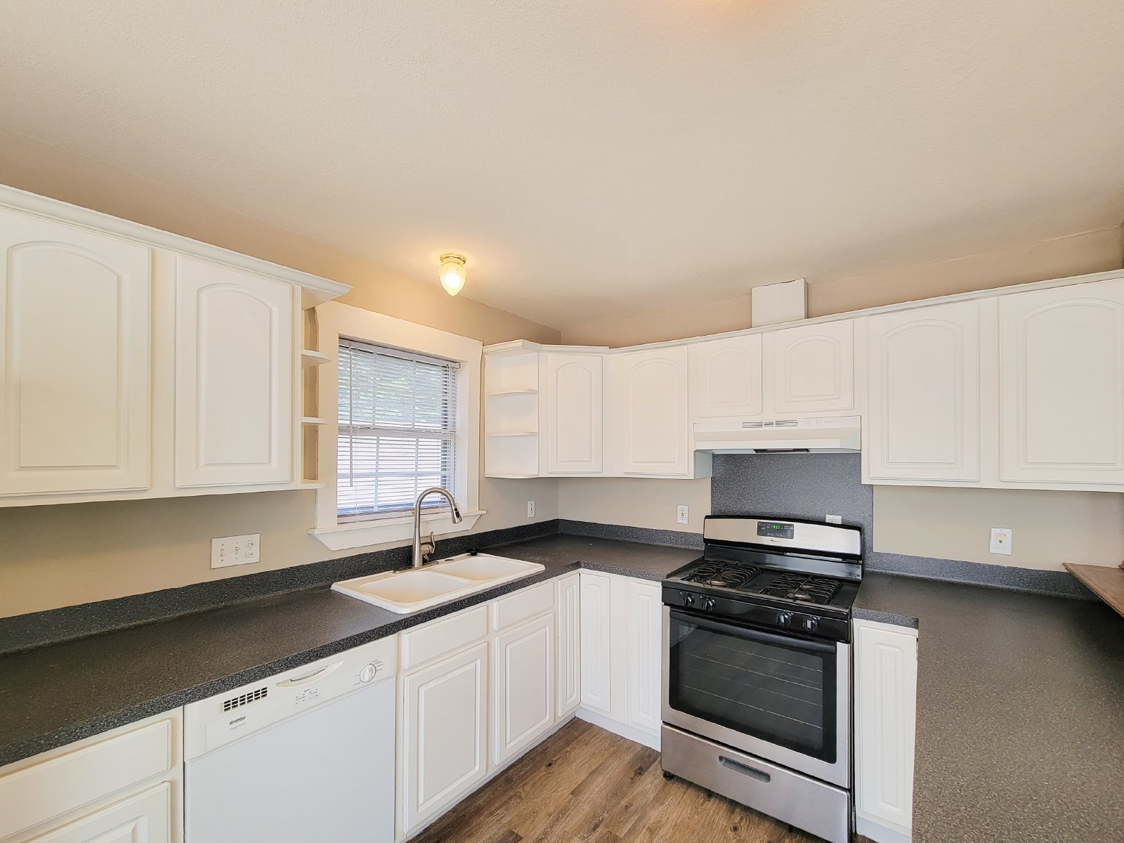 2 Bed Upper-Level Duplex for Rent in North Norhill, Houston TX 77009 property image