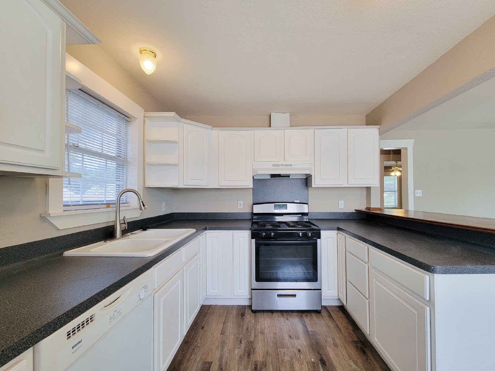 2 Bed Upper-Level Duplex for Rent in North Norhill, Houston TX 77009 property image