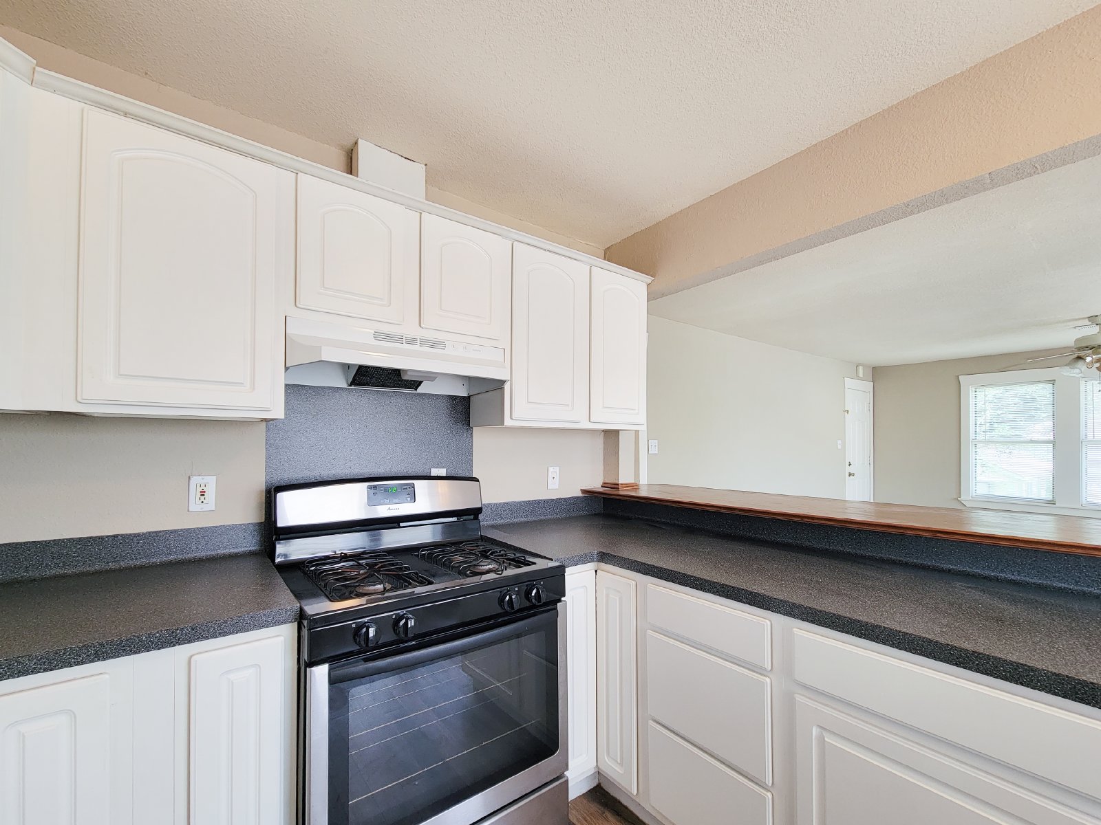 2 Bed Upper-Level Duplex for Rent in North Norhill, Houston TX 77009 property image