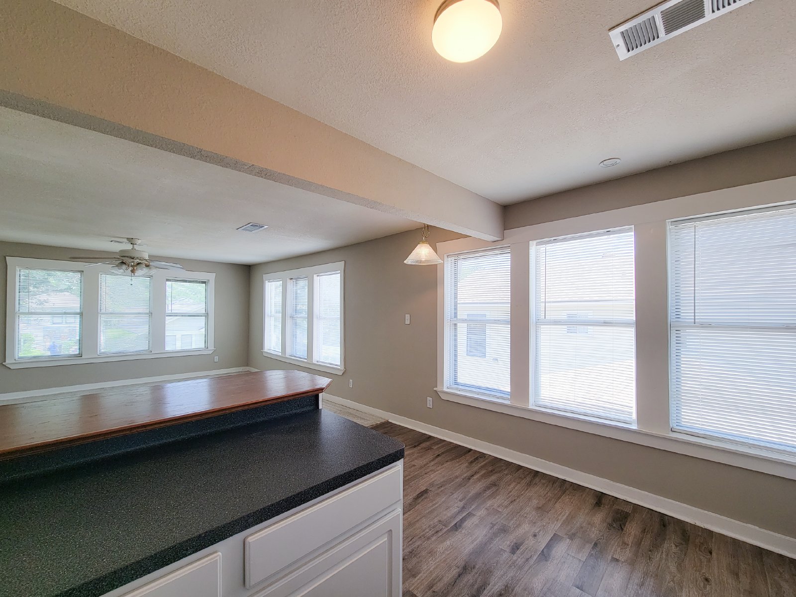 2 Bed Upper-Level Duplex for Rent in North Norhill, Houston TX 77009 property image