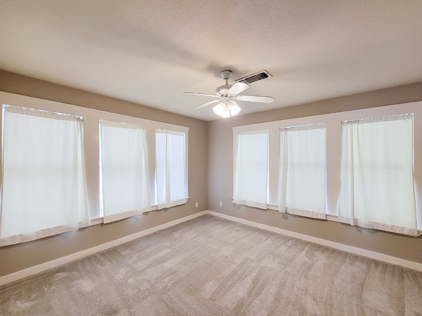 2 Bed Upper-Level Duplex for Rent in North Norhill, Houston TX 77009 property image