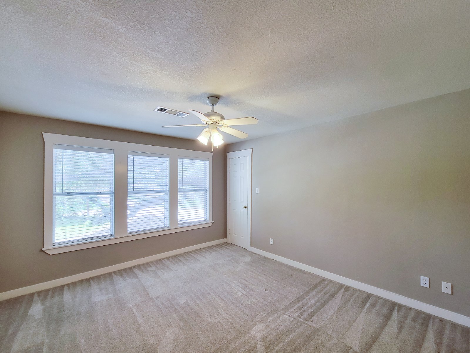 2 Bed Upper-Level Duplex for Rent in North Norhill, Houston TX 77009 property image