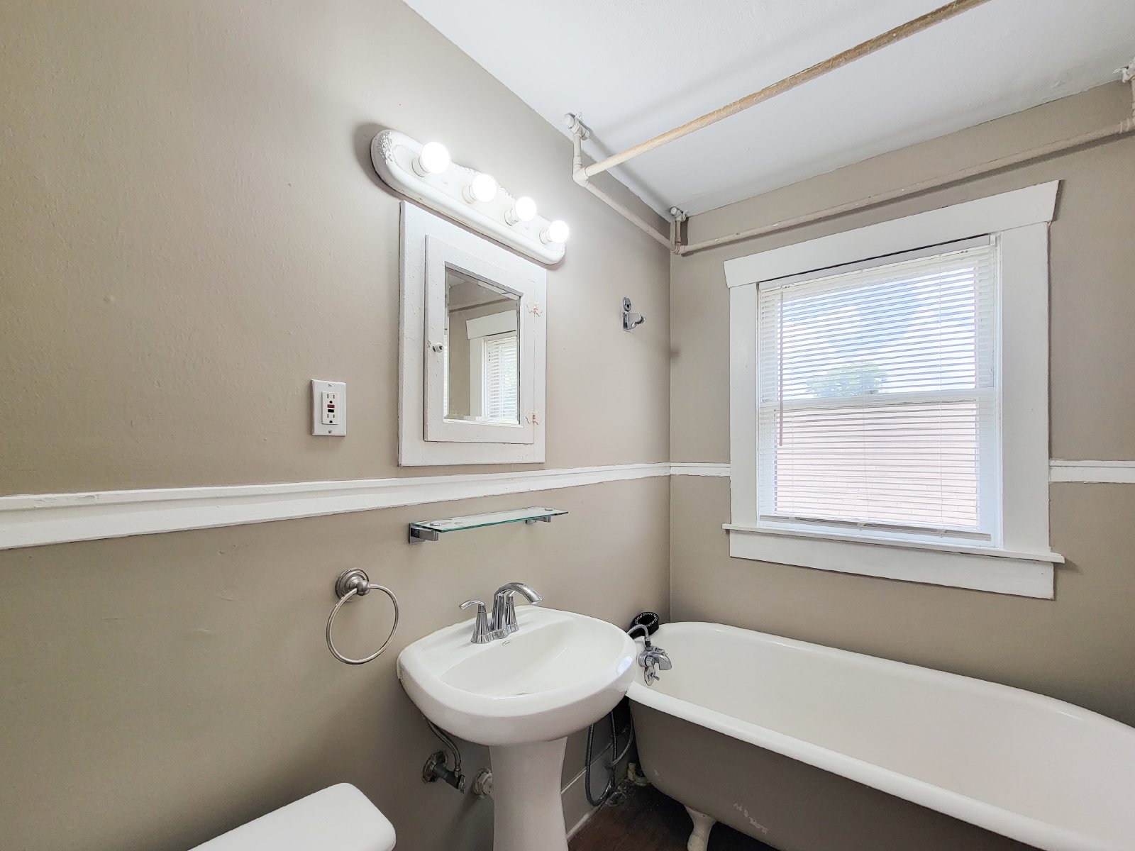 2 Bed Upper-Level Duplex for Rent in North Norhill, Houston TX 77009 property image
