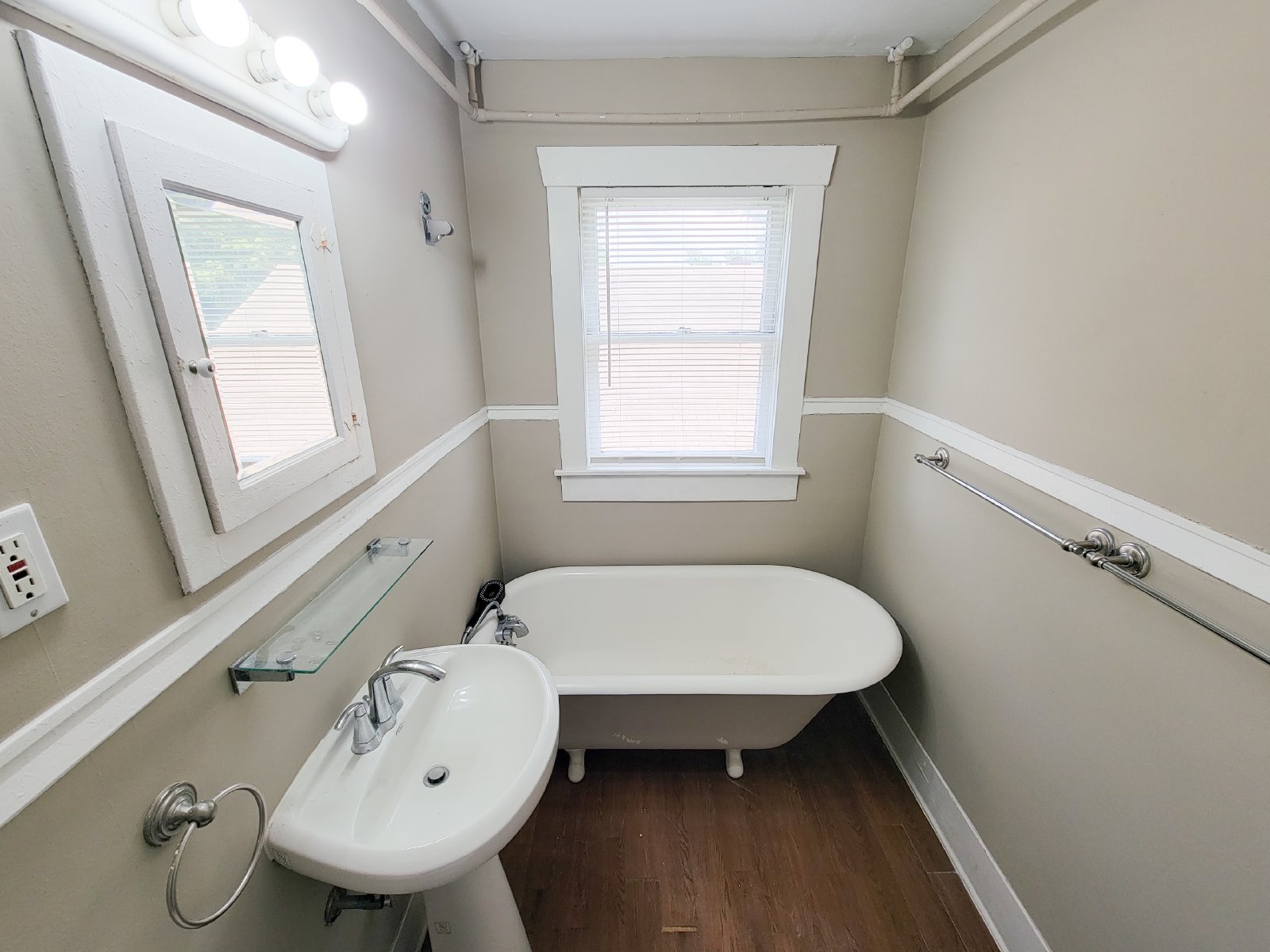 2 Bed Upper-Level Duplex for Rent in North Norhill, Houston TX 77009 property image