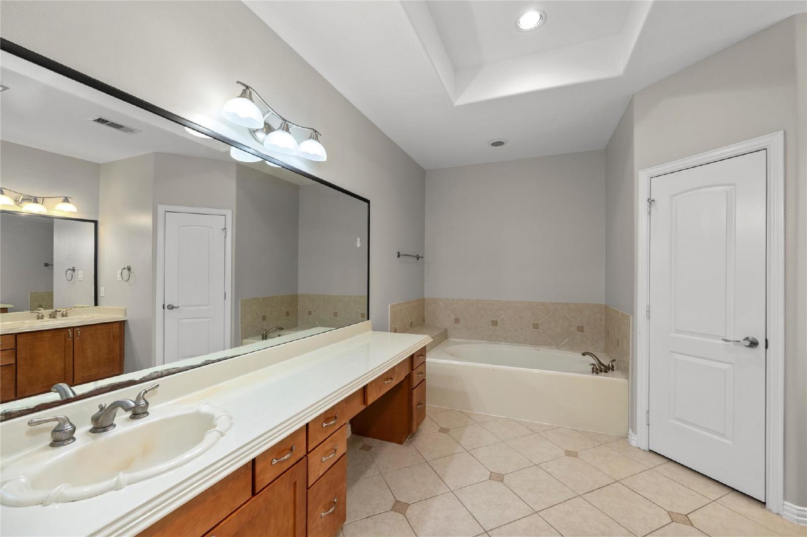 3-Story Townhome in Midtown – 3BR/3.5BA with Private Balconies property image