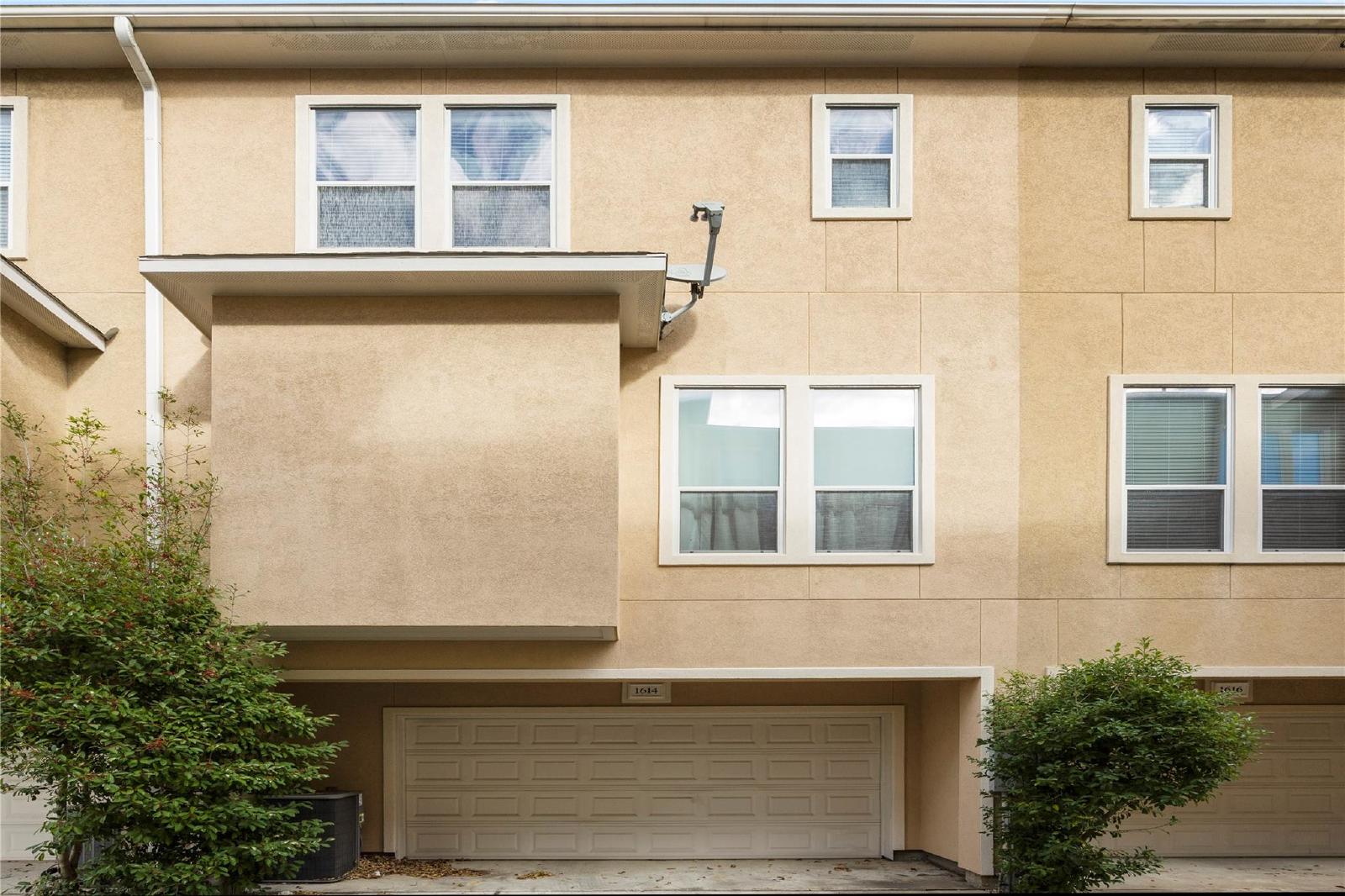 3-Story Townhome in Midtown – 3BR/3.5BA with Private Balconies property image