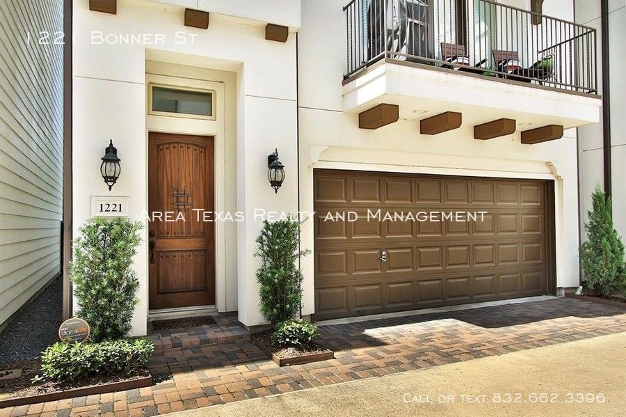 3 Bed Single-Family Home in Rice Military – Houston TX 77007 property image