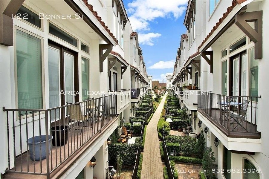 3 Bed Single-Family Home in Rice Military – Houston TX 77007 property image