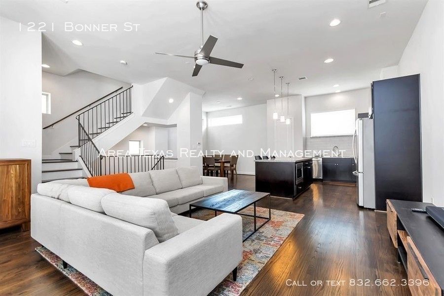 3 Bed Single-Family Home in Rice Military – Houston TX 77007 property image