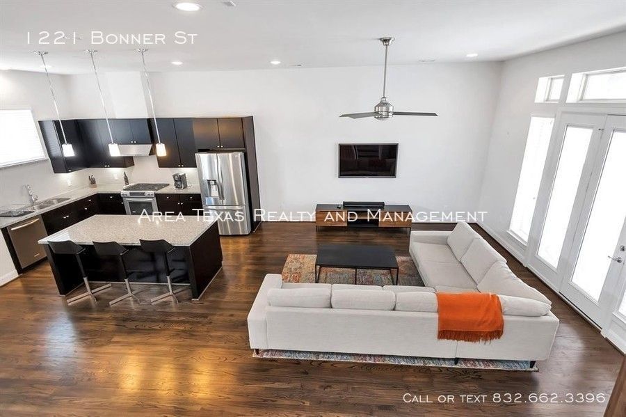 3 Bed Single-Family Home in Rice Military – Houston TX 77007 property image