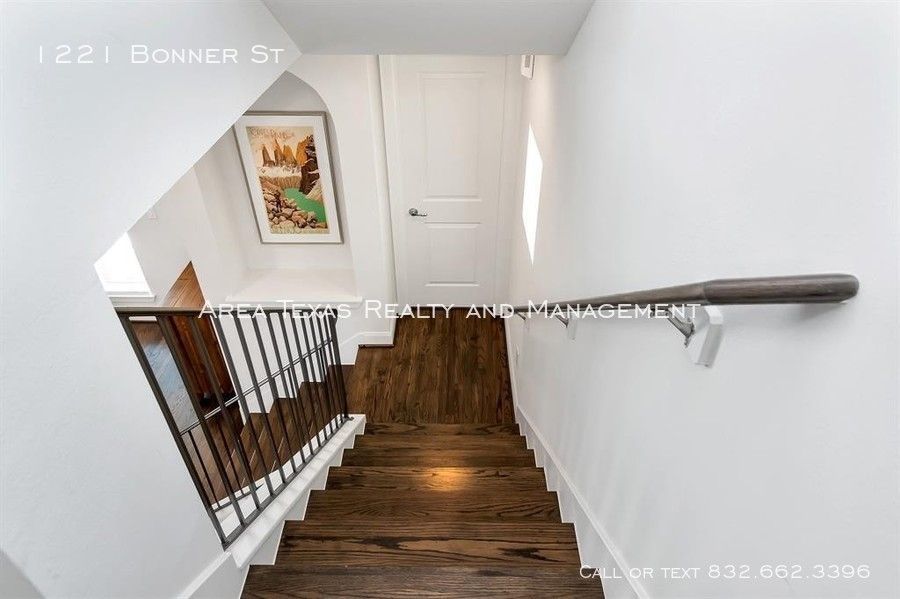 3 Bed Single-Family Home in Rice Military – Houston TX 77007 property image