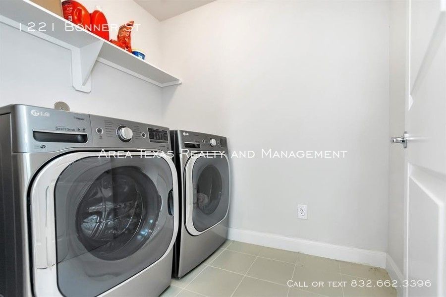 3 Bed Single-Family Home in Rice Military – Houston TX 77007 property image