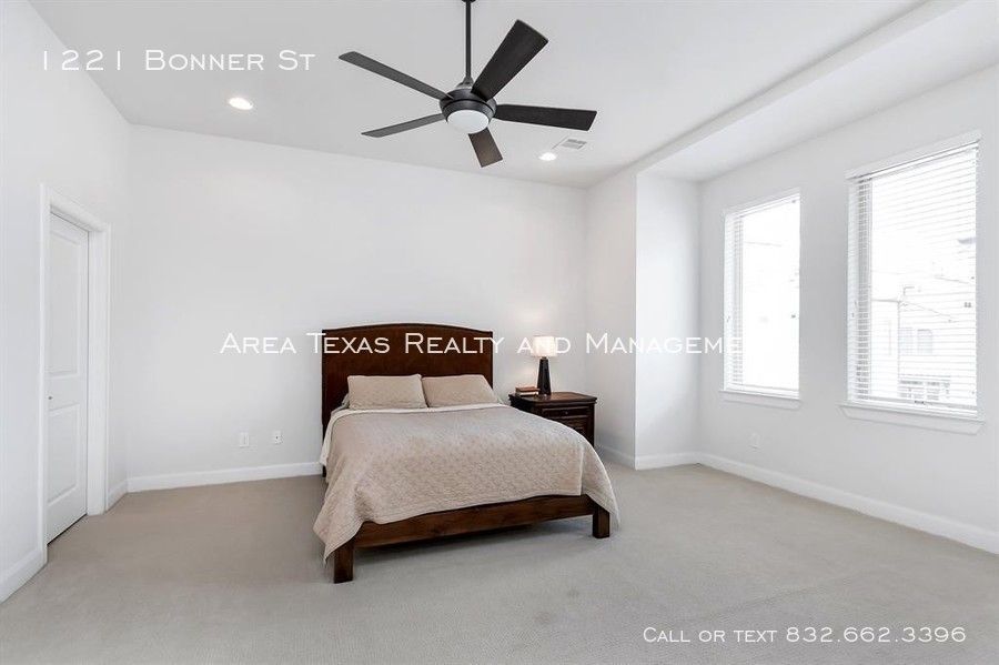 3 Bed Single-Family Home in Rice Military – Houston TX 77007 property image