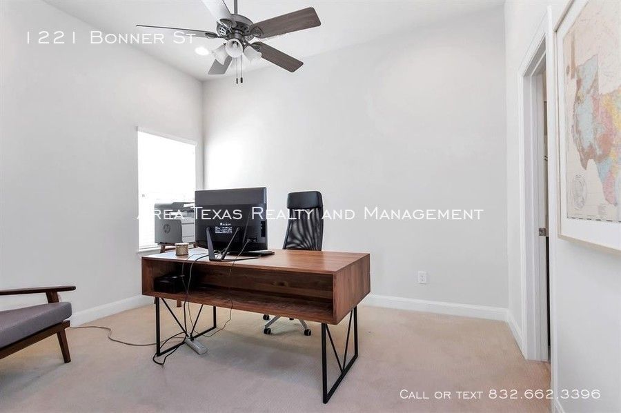 3 Bed Single-Family Home in Rice Military – Houston TX 77007 property image