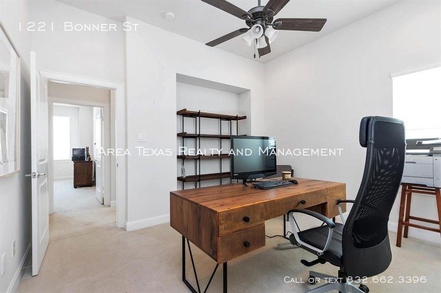 3 Bed Single-Family Home in Rice Military – Houston TX 77007 property image