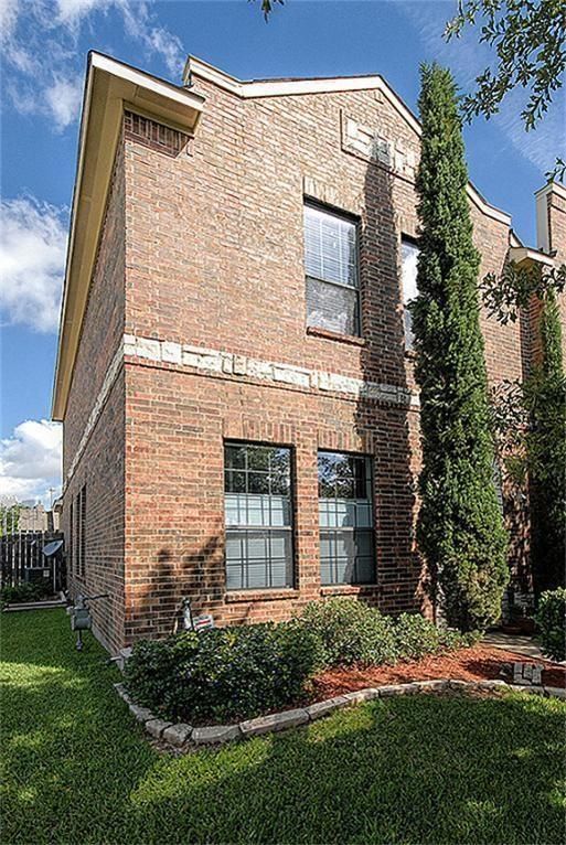 3 Bed Townhome in 77003 Near Minute Maid Park + First-Floor Living property image
