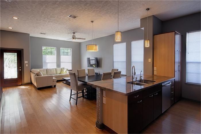 3 Bed Townhome in 77003 Near Minute Maid Park + First-Floor Living property image